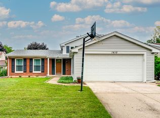 1410 Mill Creek Dr, Buffalo Grove, IL 60089