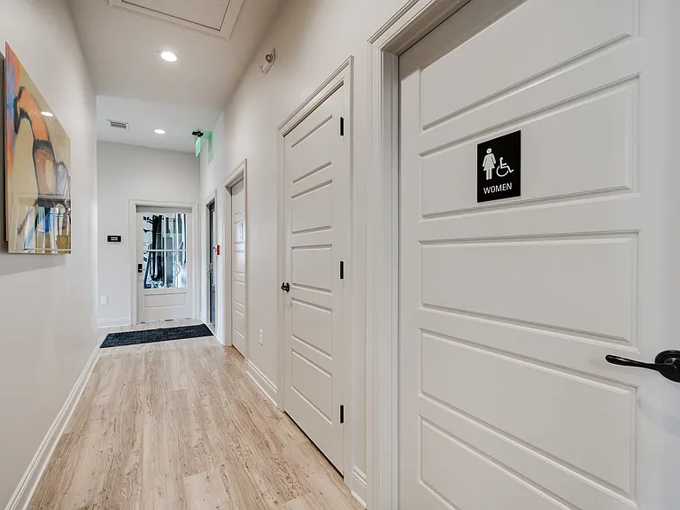 Brentwood Apartments — Photo 36