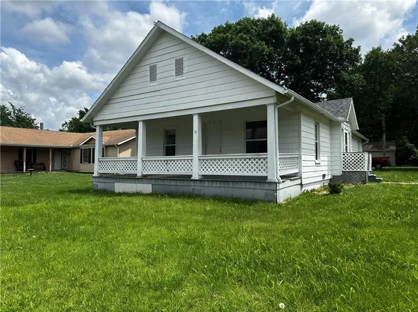 821 W 10th St, Ottawa, KS 66067