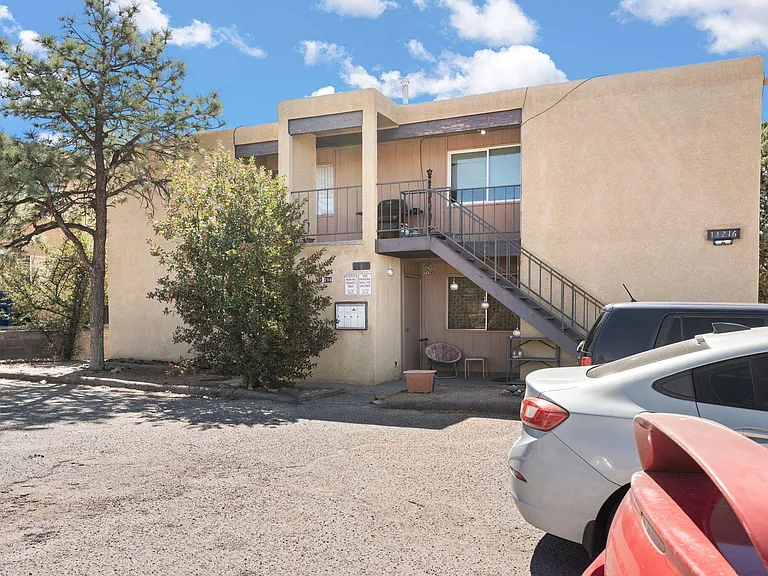Spacious 2BR Near Foothills Trails & Entertainment — Photo 22