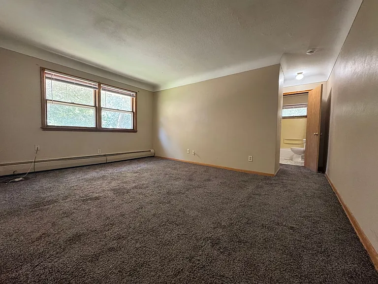 616 Ivy Ave E — Photo 3