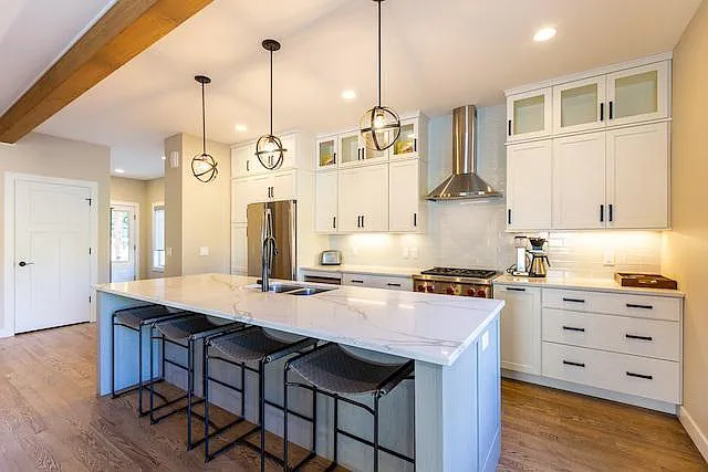5200 Lake Mendota Dr — Photo 4