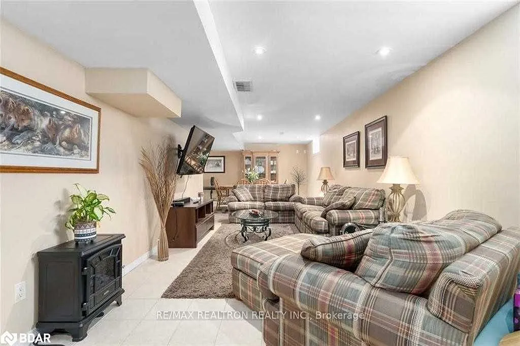 Building Photo - 30 Reynolds Ln #BASEMENT