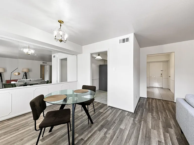 361 N Post Oak Ln #231 — Photo 8