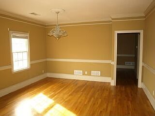 4th image of 188 Dawson Dr