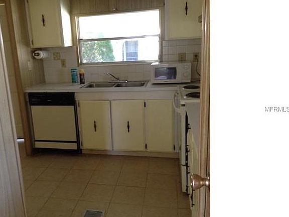 4th image of 4454 Red Oak Ln #116