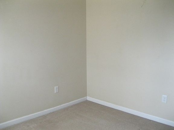 4th image of 626 W Barnard St