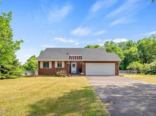 6179 Cougar Trl, North Branch, MN 55056