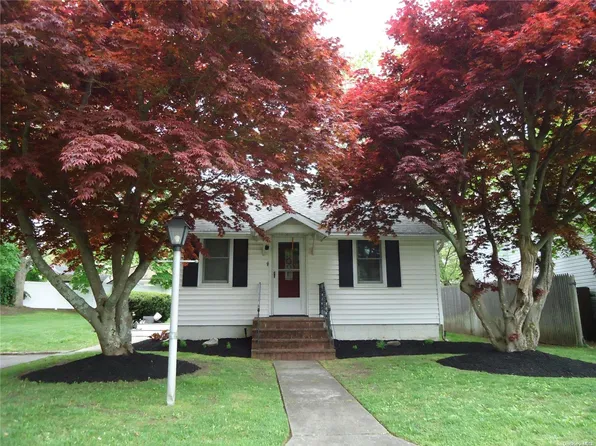 36 Lorring Street, Patchogue, NY 11772