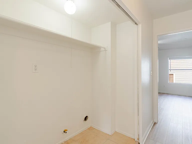 15113 Saticoy St #16 — Photo 14