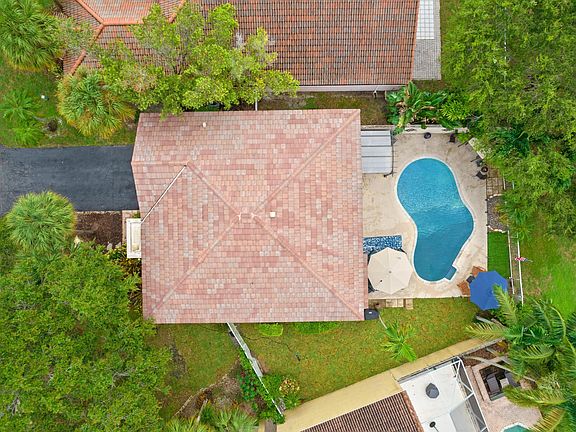 4th image of 6710 NW 75th Place