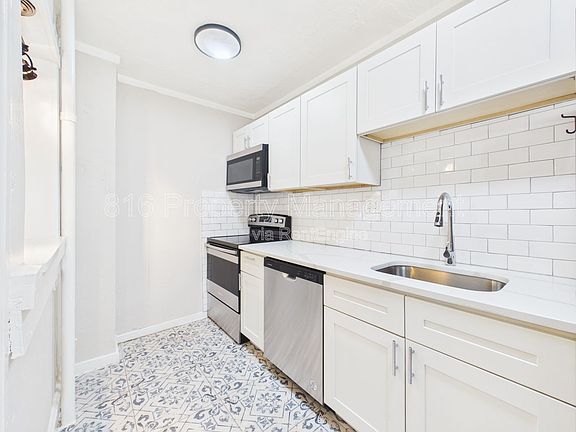 5th image of 3700 Wyoming St #103