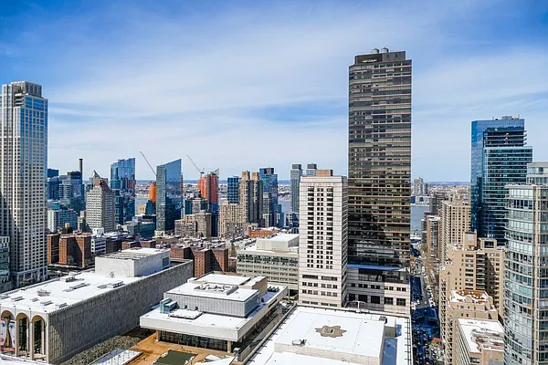 Rented by Greystar | media 25