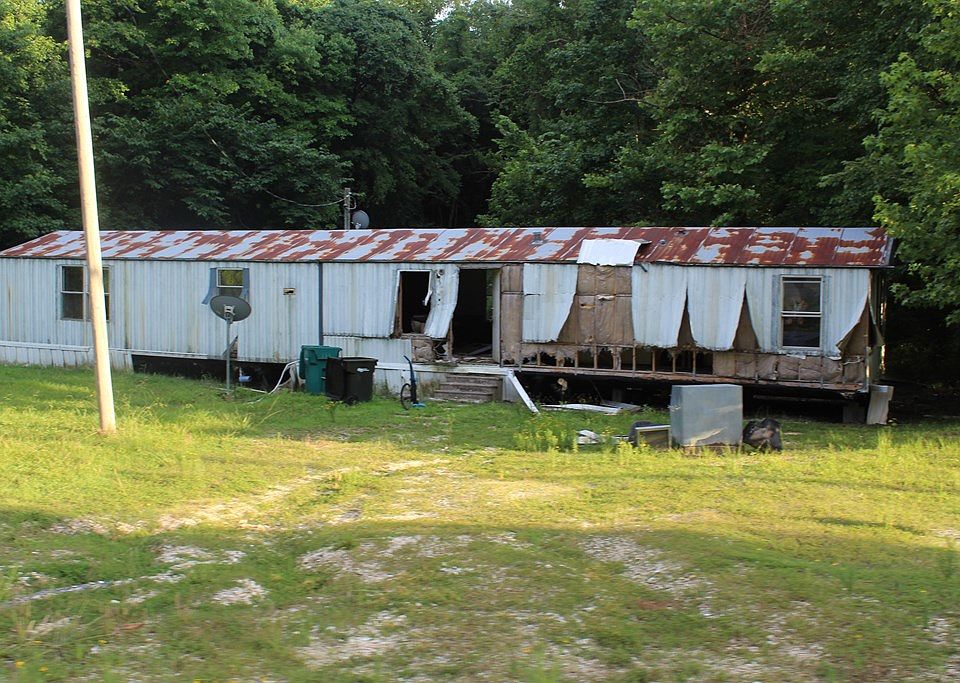 2nd image of 2070 Buck Ditch Rd