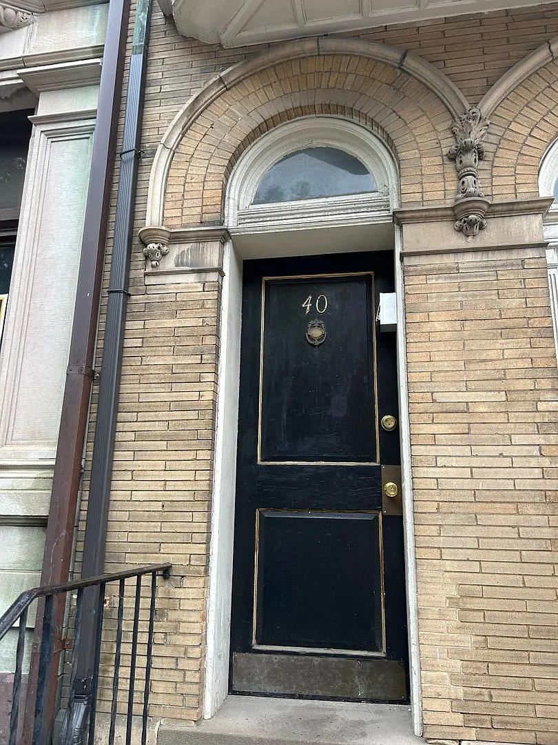 40 N. Queen Street — Photo 1