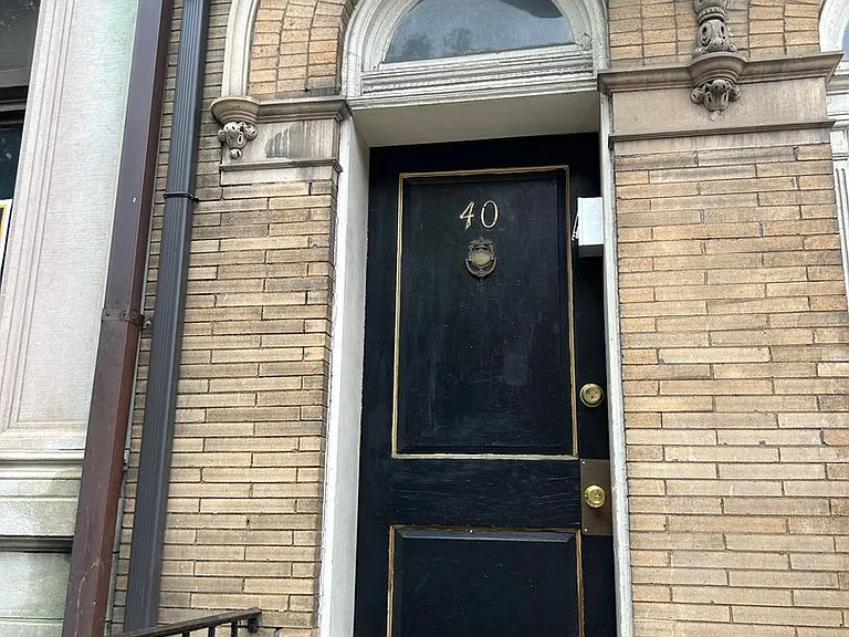 40 N Queen St — Photo 1