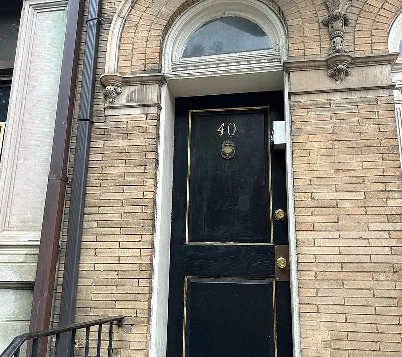 40 N Queen St