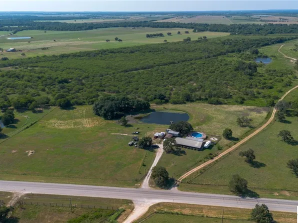 4686 W Highway 97, Gonzales, TX 78629