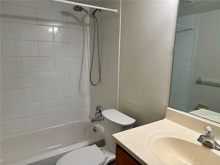 2402 Woodstock Dr #A — Photo 14
