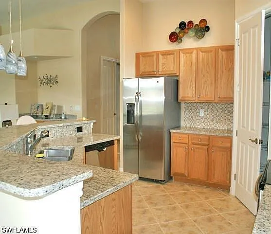3 bed, 2.0 bath, 2300 sqft, $5,950 — Photo 4