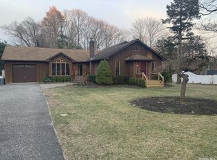 11 Wellington Rd, Middle Island, NY 11953