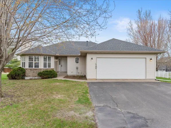 1540 Meadowlane Dr, Baldwin, WI 54002
