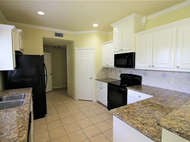 2821 Horseback Dr — Photo 6