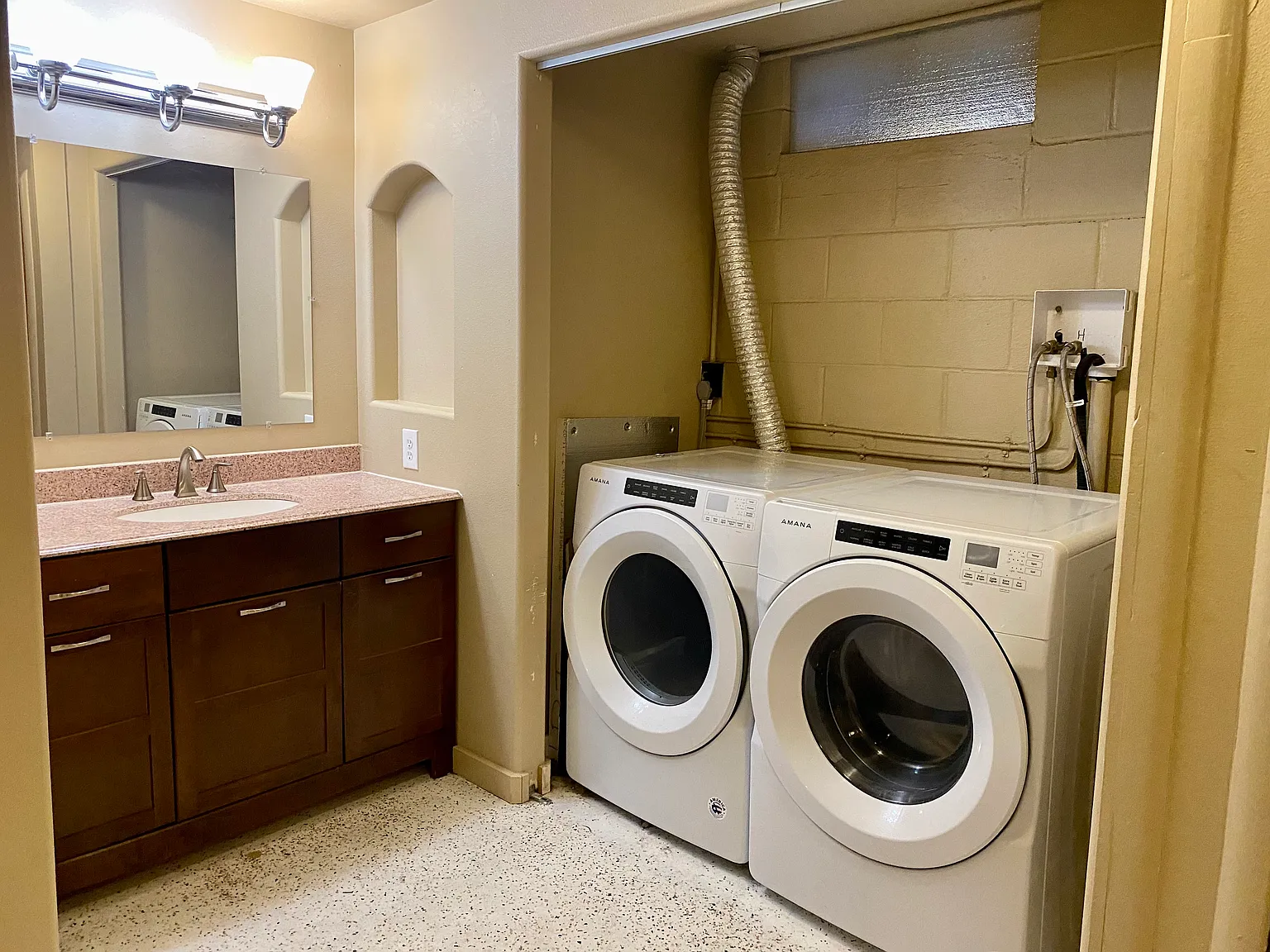 4 bed, 2978 sqft, $2,500 — Photo 2