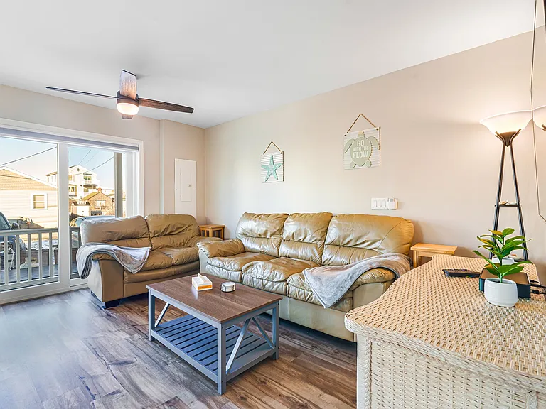 12 Epping Ave #1 — Photo 6