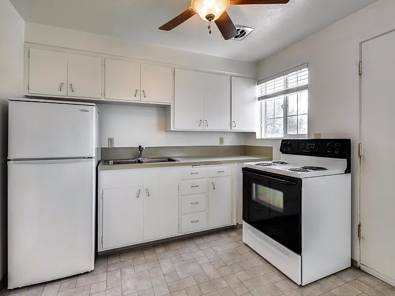 1934 Potter Dr — Photo 7