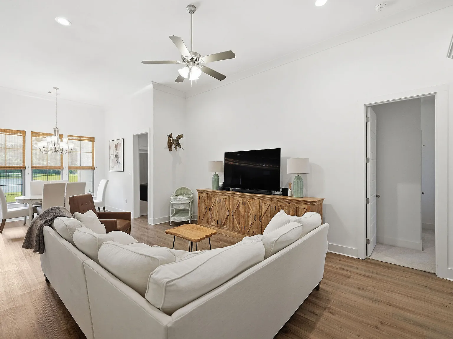 4 bed, 1709 sqft, $2,400 — Photo 4