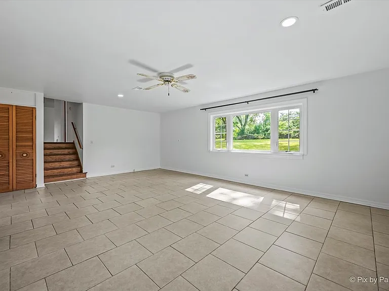 116 S Deerpath Rd — Photo 26