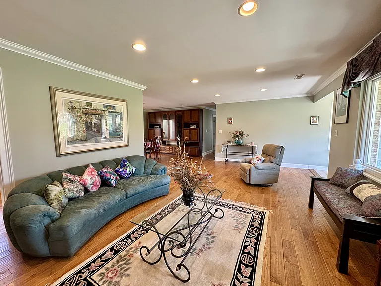 891 Leona Dr — Photo 11