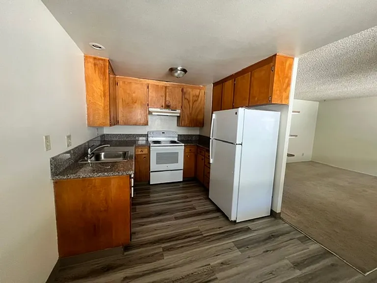 468B - 830 SW Grove Street — Photo 2