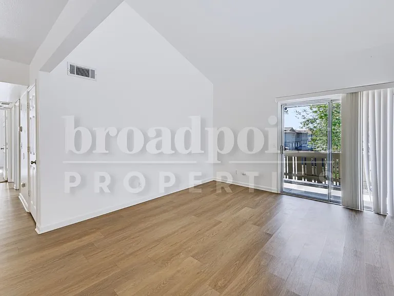 2536 White Oak Pl #2 — Photo 4