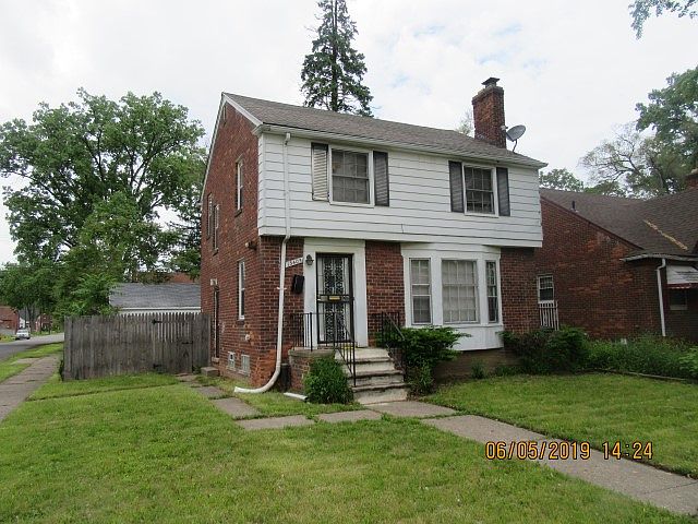 2nd image of 15405 Heyden St