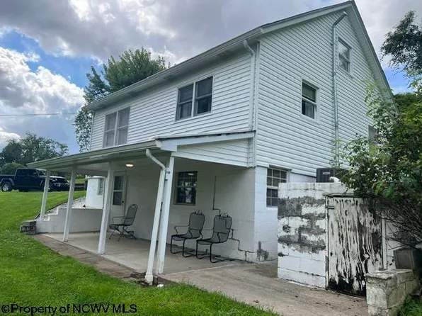 601 Matheny Hill Rd, Enterprise, WV 26568