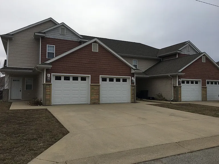 119 Andrews Dr — Photo 1
