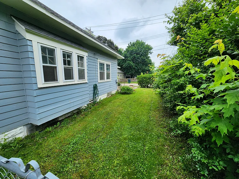 1020 Queen St — Photo 30