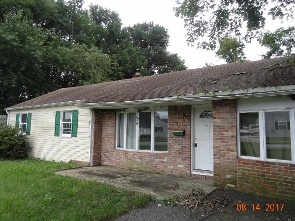 1st image of 24 W Clairmont Dr