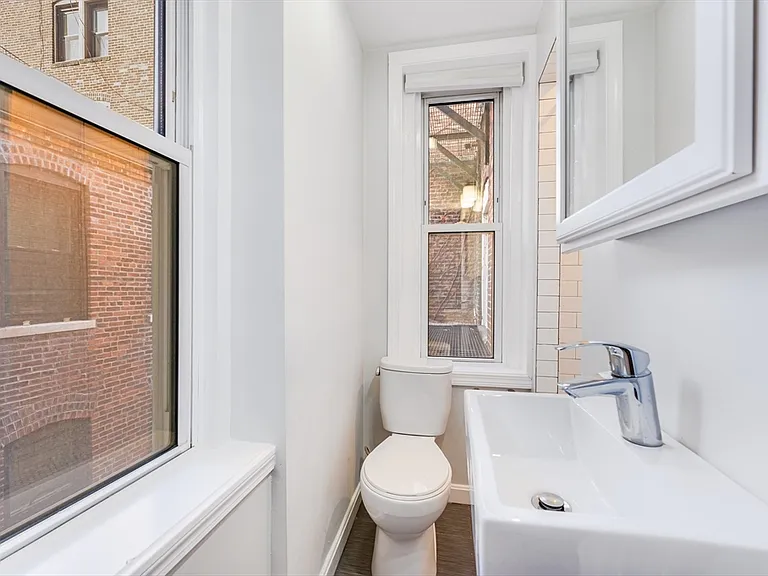 12 Foster St #6 — Photo 4