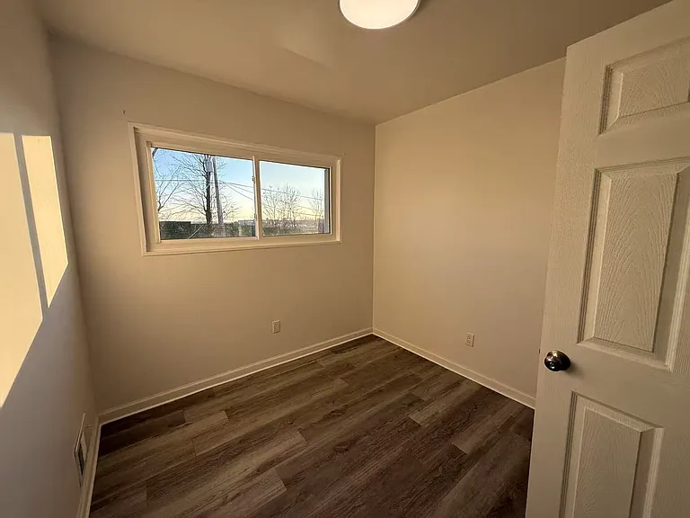 1328 W St NE — Photo 22