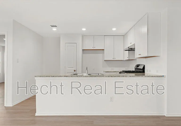 2910 Green Finch — Photo 10