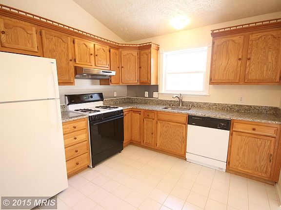 Kitchen w/Ceramic tile & Granite counters