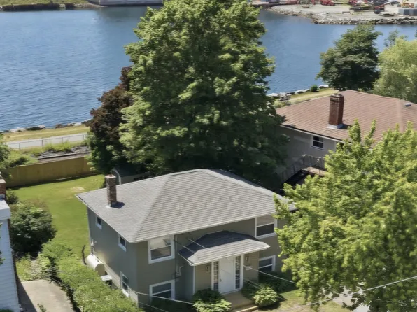 56 Hazelhurst St, Dartmouth, NS B2Y 3N2