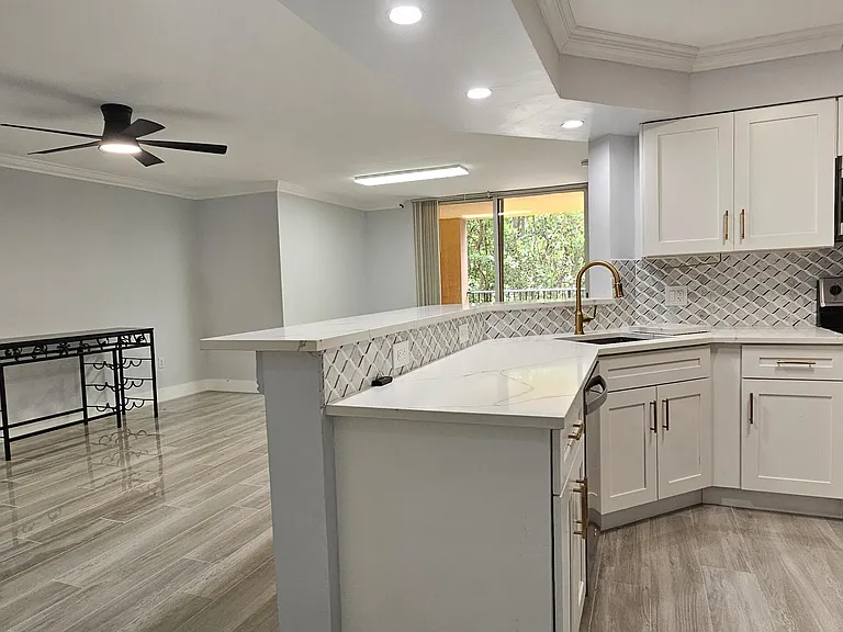 400 Scotia Dr #203 — Photo 27