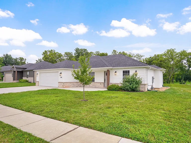 1338 S Tanner Dr — Photo 6