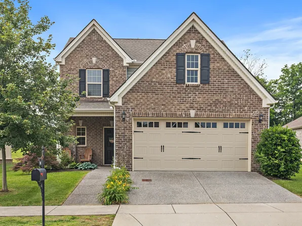 341 Lola Ln, Cottontown, TN 37048