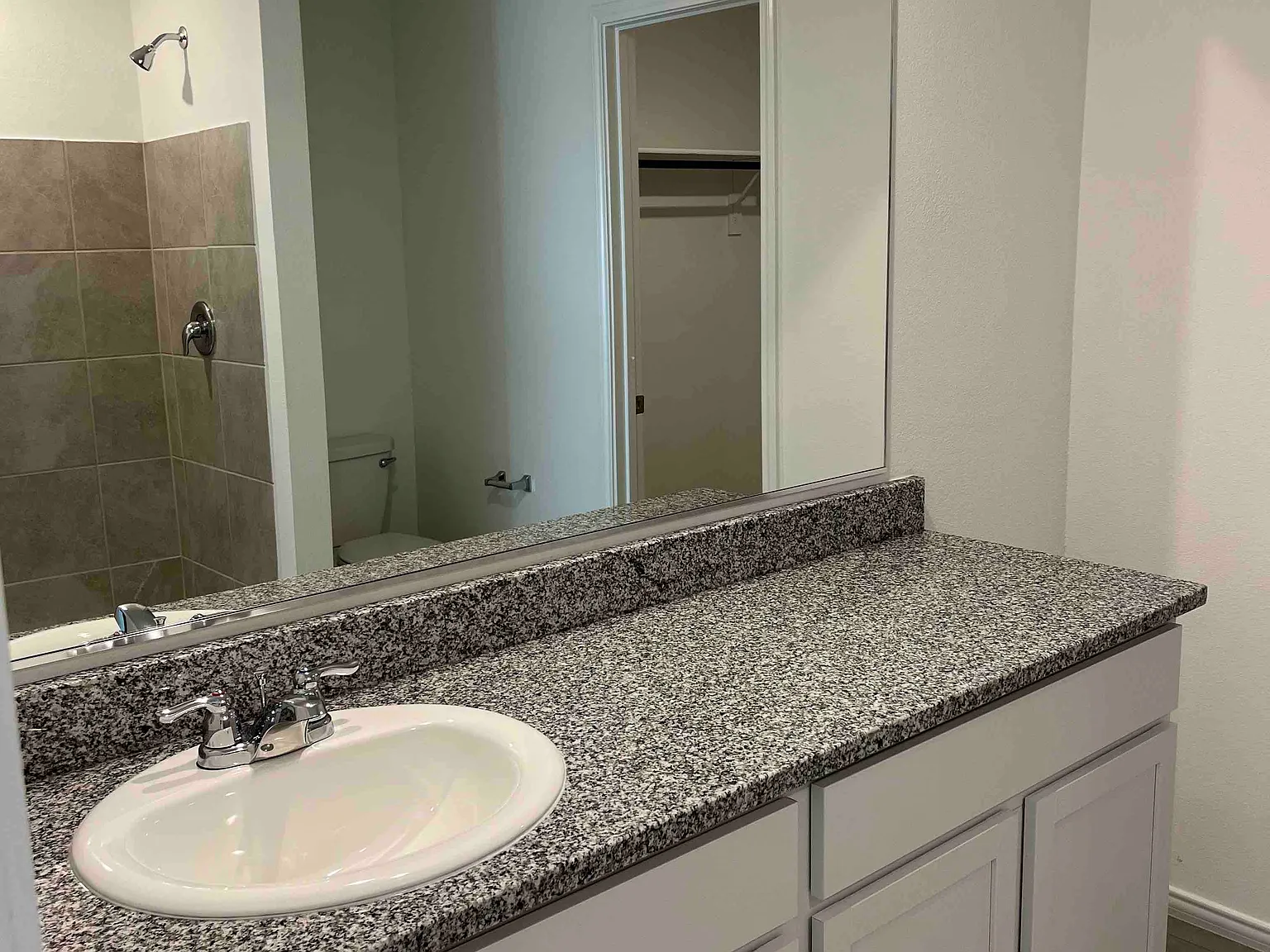 4 bed, 1847 sqft, $2,400 — Photo 2