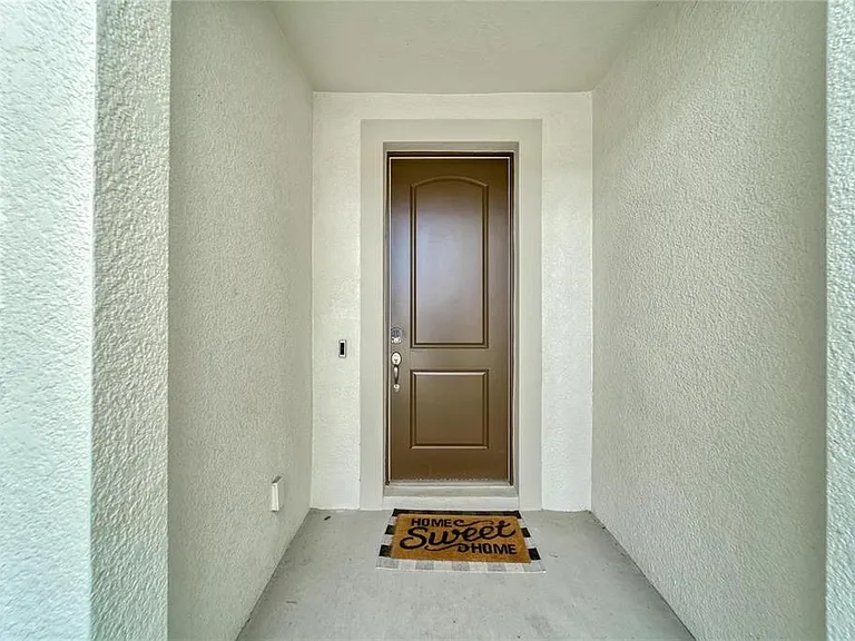 11540 Rolling Green Dr — Photo 2